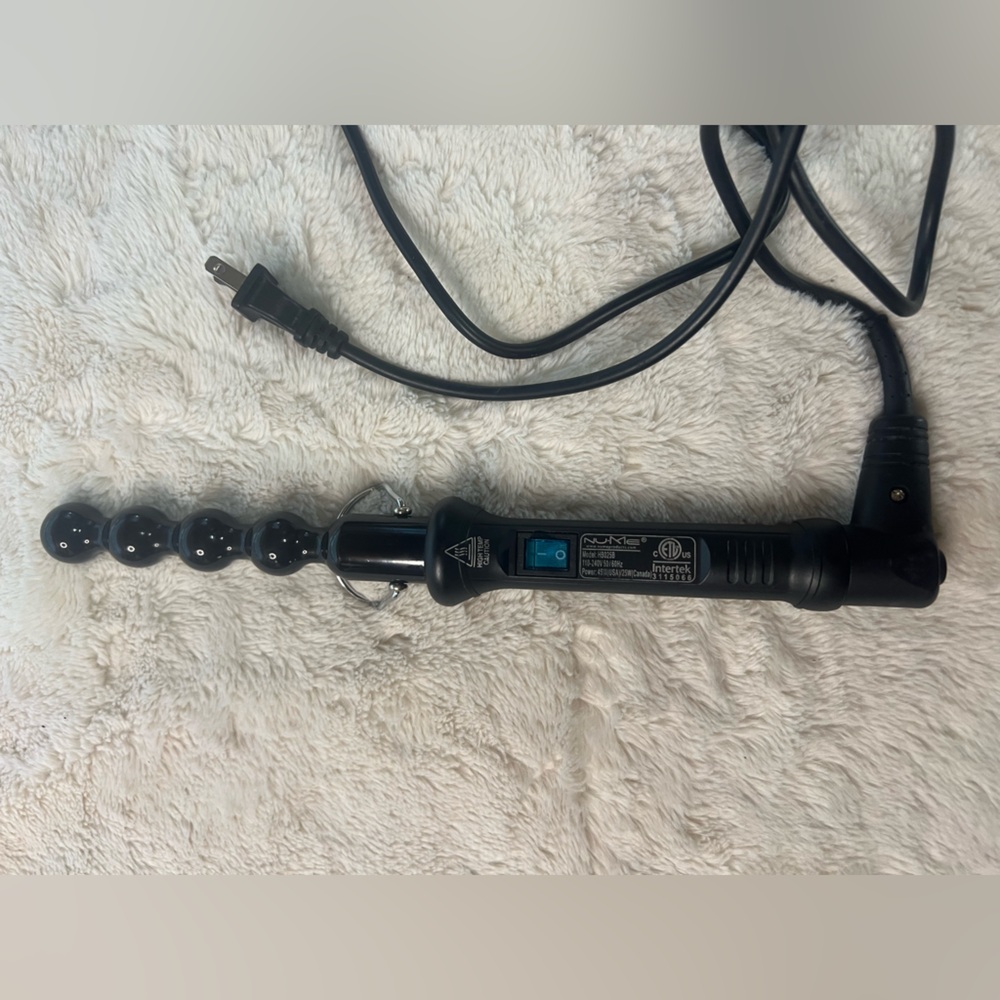 NuMe Black Curling Wand with Blue Temperature Control